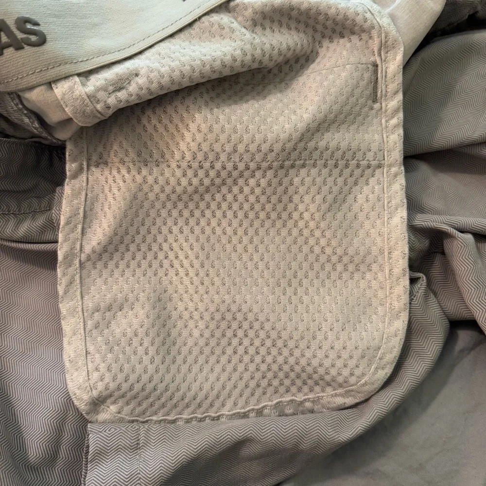 Adidas Hybrid Material Golf Shorts Gray Monochrome Zigzag‎ Pattern Size 36